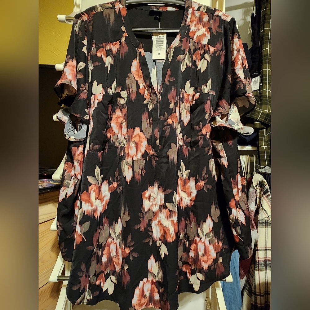 NWT Torrid Harper Floral Black Brown Green Women's Plus Size Flutter Sleeve Top